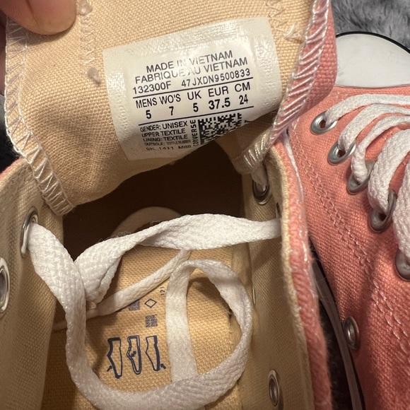 Converse for women size 7 - Picture 4 of 4